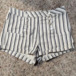 Almost Famous Black Striped And Buttoned Shorts